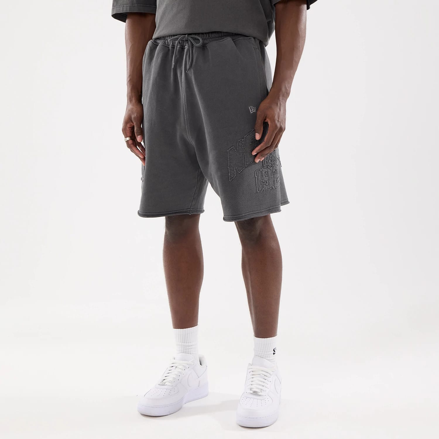 New Era Street Archived Black Oversized Shorts-kentox