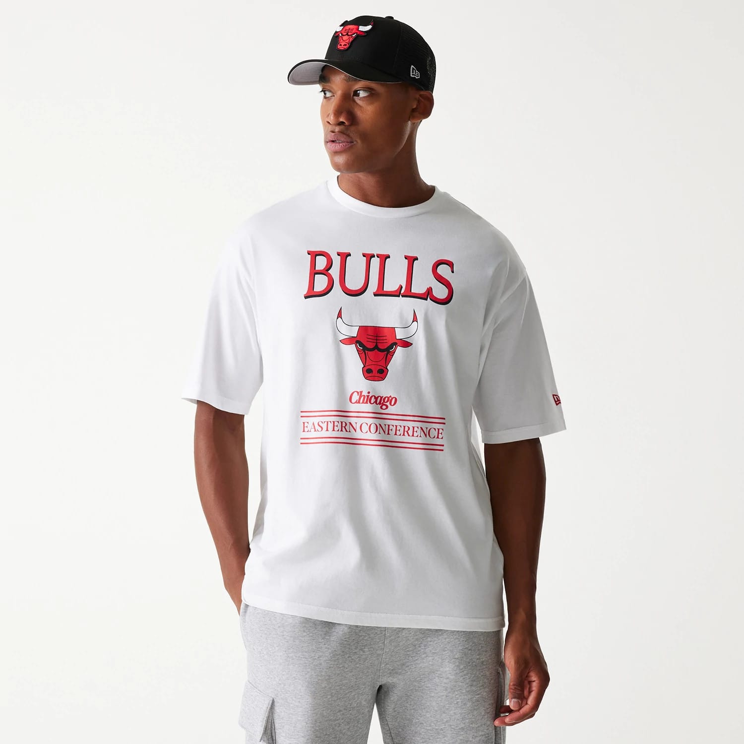 Chicago Bulls NBA Team Graphic White Oversized T-Shirt-kentox
