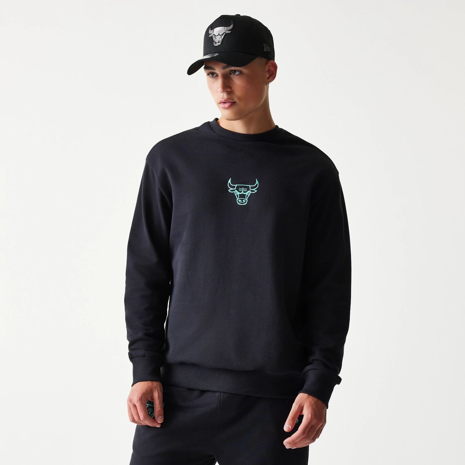 Chicago Bulls NBA Black Oversized Crew Neck Sweater-kentox