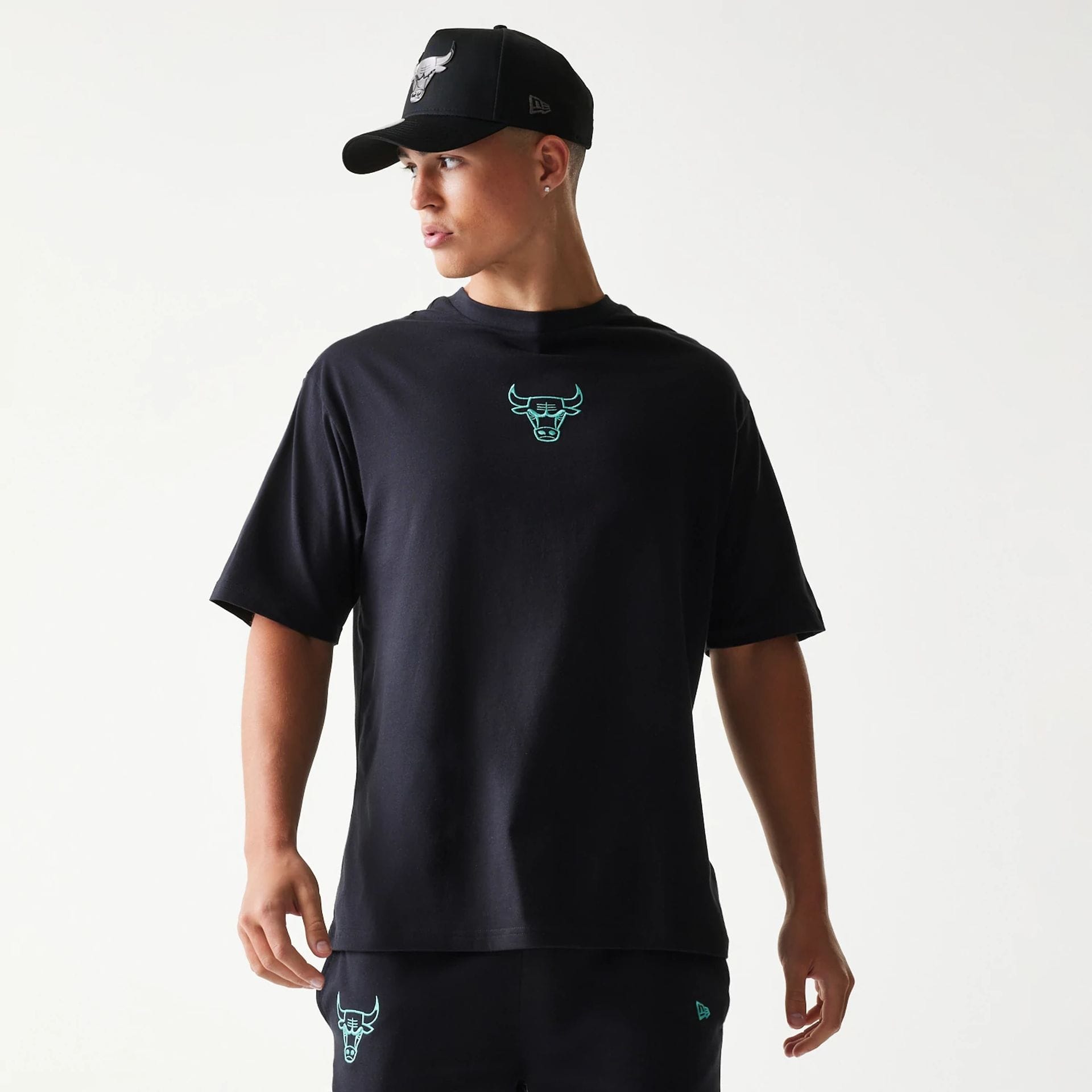Chicago Bulls NBA League Essential Black Oversized T-Shirt-kentox