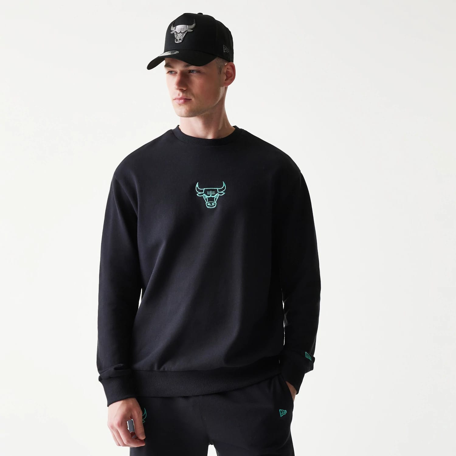 Chicago Bulls NBA Black Oversized Crew Neck Sweater-kentox