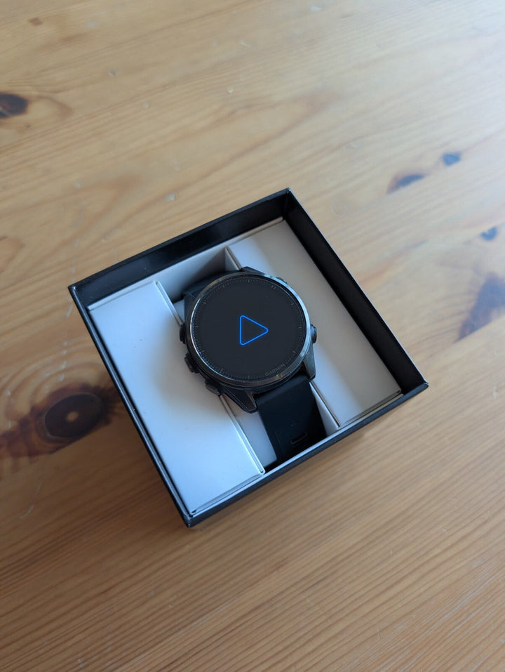 Garmin Fenix 8 Amoled Sapphire 43mm + Spare straps - Excellent Condition!